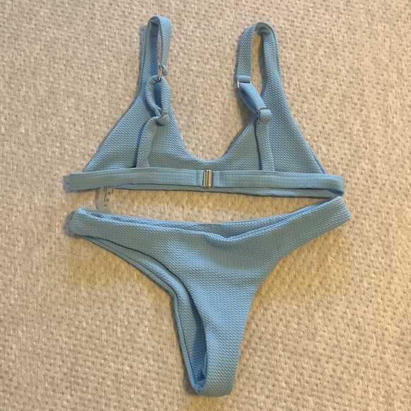 Bikini - Picture 3 of 3